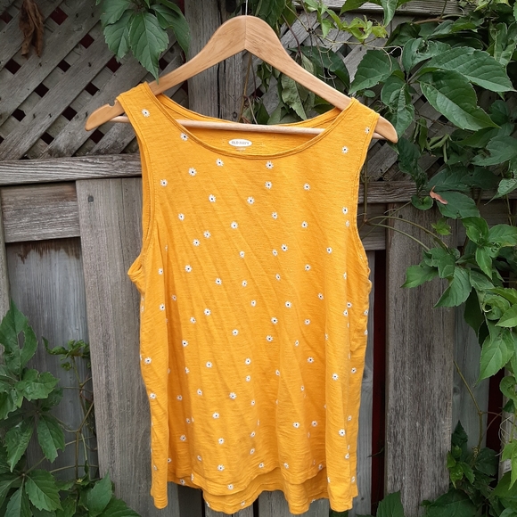 🌷3/$20-Old Navy Tank - Picture 3 of 3